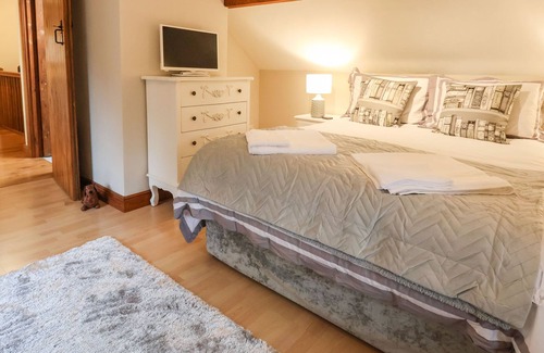 Corwen Cottage | FELIN UCHAF, family friendly, with hot tub in Cynwyd