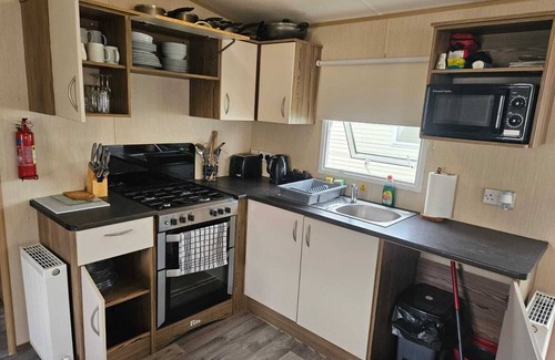 Felixstowe House | Felixstowe beach holiday park caravan/mobile home 5 minute walk to the beach