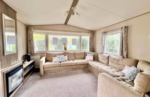 Felixstowe House | Felixstowe beach holiday park caravan/mobile home 5 minute walk to the beach