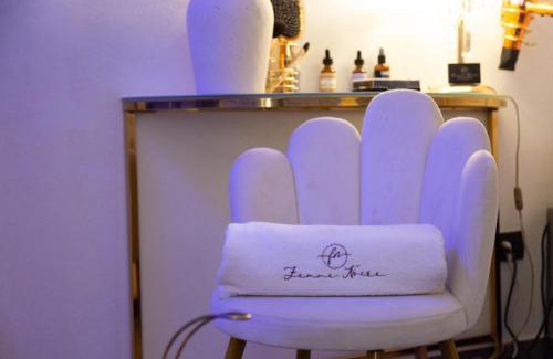 San Nicola La Strada Bed & Breakfast | FEMME noir LUXURy spa EXPERIENCE