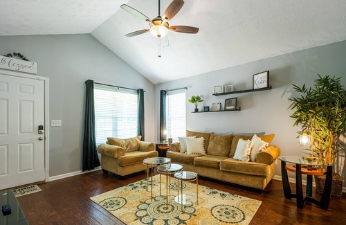 Emerson House | Fenced BKYD & Firepit 1 Mile To Lakepoint Sports