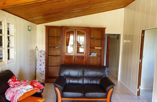 La Plaine des Cafres House | Fenced house BBC garage