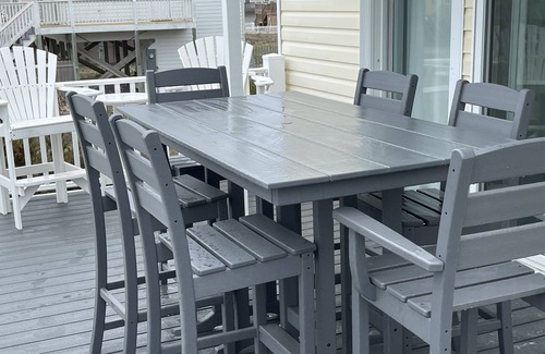 Surf City House | FENCED IN 2nd Row 2 the sea❤️ Shibumi, beach chairs, and linens included.