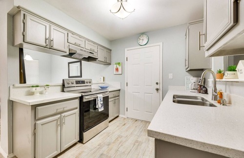 San Juan House | Fenced Large Yard & Grill: Entire Modern House