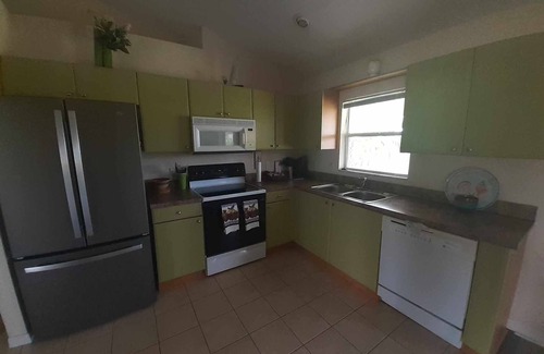 Sunshine House | Fenced Pet friendly Villa. nWinter special, Early booking (snowbird, Jetblue.)