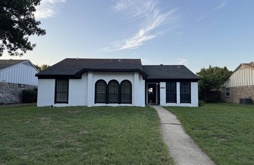 Wylie Apartment | Fenced Yard Fire pit Fireplace Pet Friendly