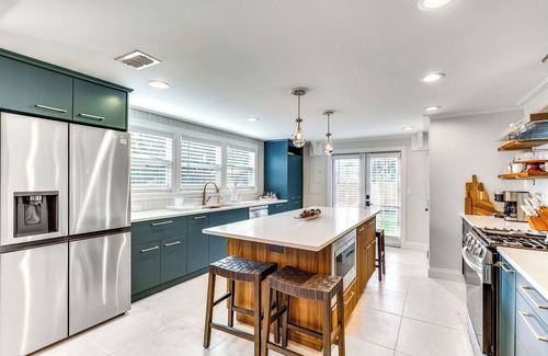 Lakeland House | Fenced Yard: Lakeland Home Adjacent to Golf Course