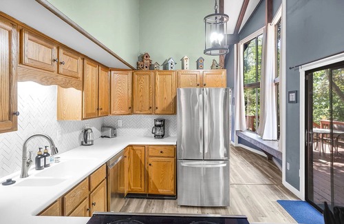 McGaheysville House | Fenced yard, Large deck, Family Friendly