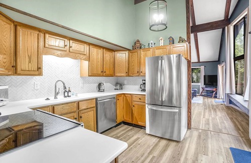 McGaheysville House | Fenced yard, Large deck, Family Friendly