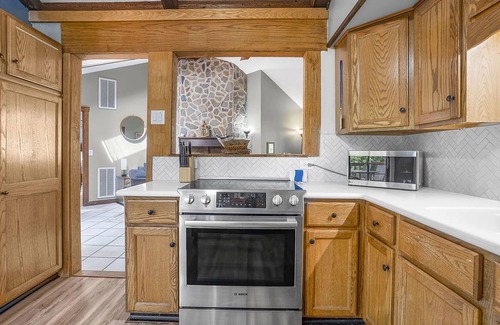 McGaheysville House | Fenced yard, Large deck, Family Friendly
