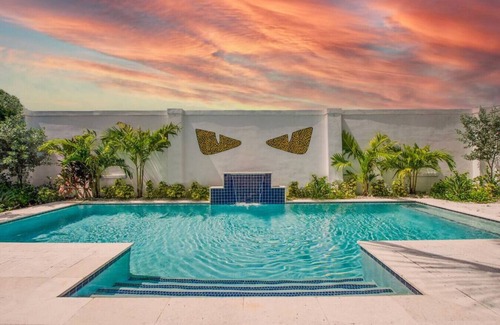 Coral Way Villa | Fendi Mansion│Pool│Central Miami │Piano│Pool table
