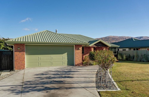 Lowburn House | Fenwick - Cromwell Holiday Home