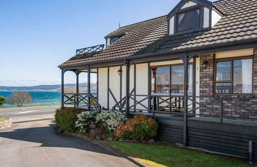 Taupo Cottage | Fenworth - Taupo Holiday Home