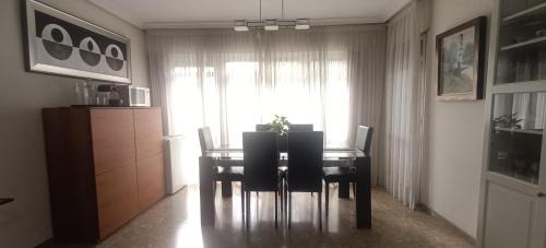Los Remedios Apartment | Feria apartment, near Plaza España