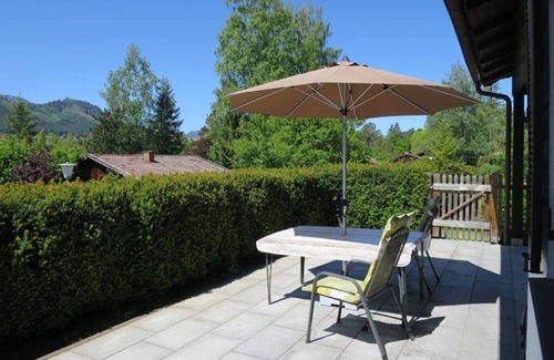 Schwarzenbach House | Ferienhaus 16-f Haus Hoher Ifen - Südlage mit Alpinem Flair - Ferienhäuser im Feriendorf Weissensee