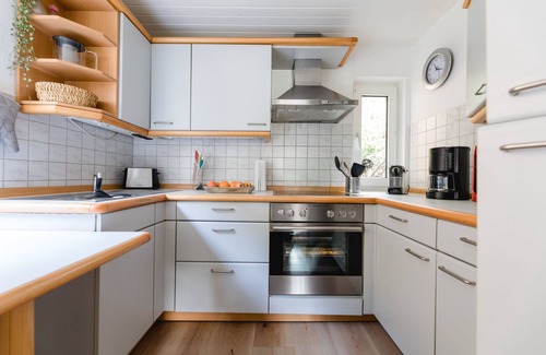 Eslohe House | Ferienhaus in Ortsrandlage mit Aussensauna und Beleuchteter Glasüberdachung