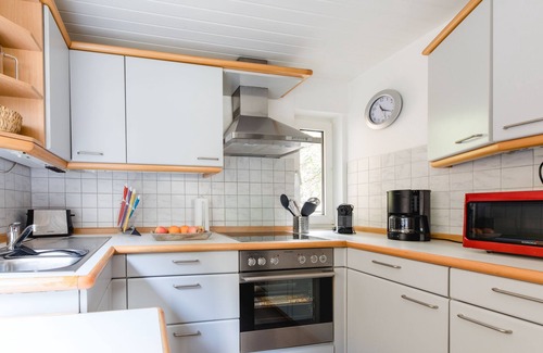 Eslohe House | Ferienhaus in Ortsrandlage mit Aussensauna und Beleuchteter Glasüberdachung