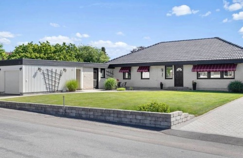 Bromolla House | Ferienhaus Kronenpark, Angelcamp mit Angelboot, Kanus, Fahrräder, Jakuzzi uvm