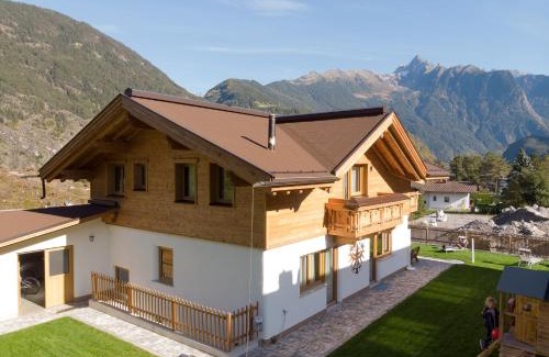 Sautens Ski Chalet | Ferienhaus Sennerhäusl