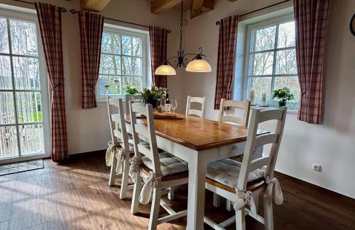 Rosenhagen House | Ferienhaus " To Huus " an der Ostsee, Sauna, Kamin, Strandkorb, free-W-LAN - SEASIDE -