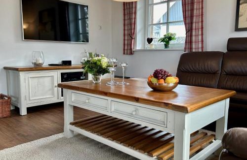 Rosenhagen House | Ferienhaus " To Huus " an der Ostsee, Sauna, Kamin, Strandkorb, free-W-LAN - SEASIDE -