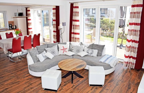 Gross Zicker Apartment | Ferienhaus zum Boddenstrand mit Kamin