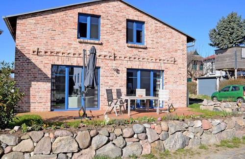 Gross Zicker Apartment | Ferienhaus zum Boddenstrand mit Kamin