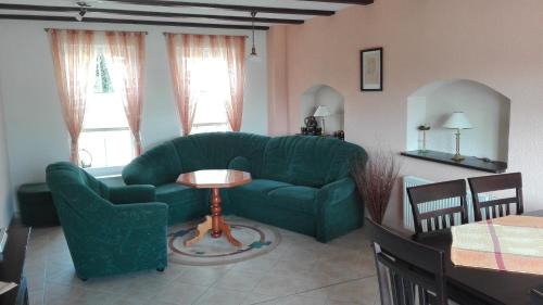 Burg-Dorf Apartment | Ferienunterkunft "Zur Tenne"