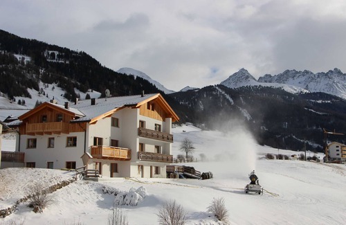 Nauders Apartment | Ferienwohnung Schlossblick - Alpenrose- Apart