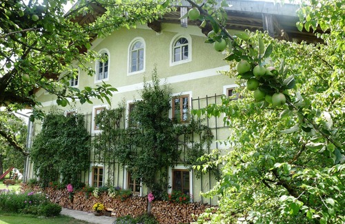 Breitbrunn a. Chiemsee Apartment | Ferienwohnung "Franzl" für 2-4 Personen im OG, 52 qm, 1 Schlafraum, 1 Wohnküche, Gemeinschaftsbalkon