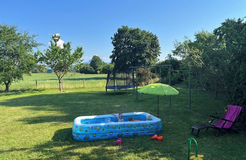 Breitbrunn a. Chiemsee Apartment | Ferienwohnung "Franzl" für 2-4 Personen im OG, 52 qm, 1 Schlafraum, 1 Wohnküche, Gemeinschaftsbalkon