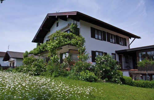 Breitbrunn a. Chiemsee Apartment | Ferienwohnung 1 für 1-2 Personen, 50 qm, 1 Schlafzimmer, 1 Wohnküche und Südterrasse
