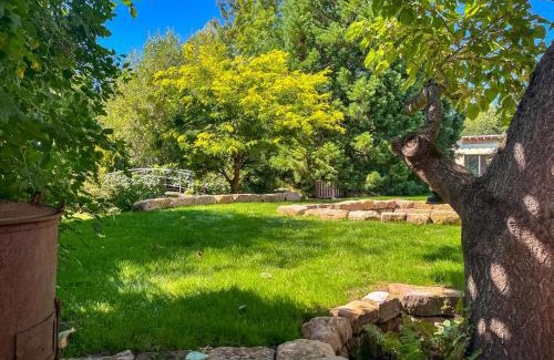 Hofheim in Unterfranken Apartment | Ferienwohnung 'Ginkgo' mit verwunschenem Garten & privater Sauna
