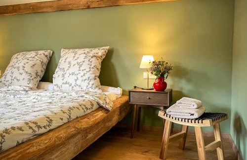 Hofheim in Unterfranken Apartment | Ferienwohnung 'Ginkgo' mit verwunschenem Garten & privater Sauna
