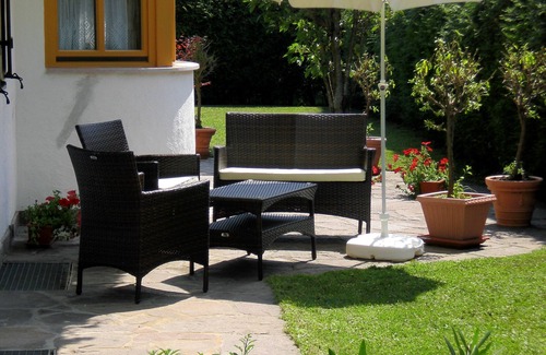 Oberschonau Apartment | Ferienwohnung Suite Silberdistel, 1 bis 2 Personen, 75 qm, 1 Schlafzimmer, 2 Bäder mit Dusche + Wanne, Kachelofen, Balkon