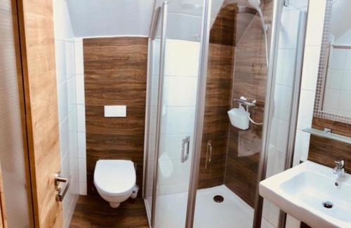 Monchgut-Granitz Apartment | Ferienwohnanlage ODINs Blick - Wohnung 12 - direkt am Privatstrand, mit Sauna, Garten