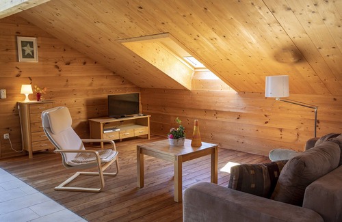 Aschau im Chiemgau Apartment | Ferienwohnung VI mit Zwei Schlafzimmern und Süd-balkon, 64 qm, Hund zu Buchbar