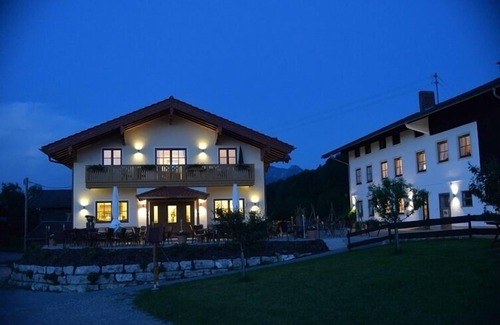 Bernau am Chiemsee Apartment | Ferienwohnung "Edelweiß" für 1-5 Personen (75 qm, OG) *