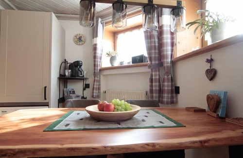 Bischofswiesen Apartment | Ferienwohnung 1- 4 Personen, 80 Qm², 1sz, Wsz, Halbsouterrainwohnung, Terrasse