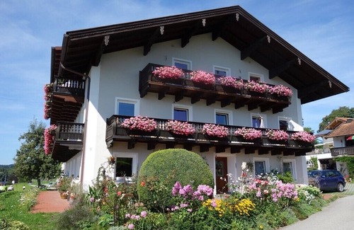 Rimsting Apartment | Ferienwohnung 50 qm mit Balkon im Dachgeschoss