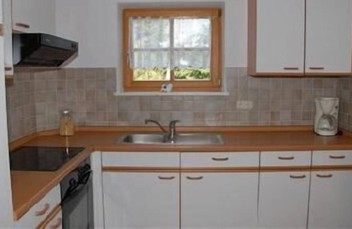 Piding Apartment | Ferienwohnung (60 QM) Schlafzimmer, Einbauküche, Wohn-/Schlafraum, Du/WC