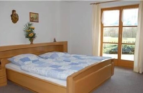 Piding Apartment | Ferienwohnung (60 QM) Schlafzimmer, Einbauküche, Wohn-/Schlafraum, Du/WC