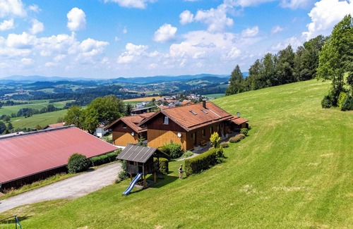 Waldkirchen House | Ferienwohnung 90m² für 6 Personen im Bayerwald mit Traumhaftem Ausblick