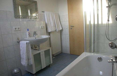 Ailingen Apartment | Ferienwohnung am Bodensee, Weitblick, Zentral, Günstig, Gepflegt, Fam.freundlich