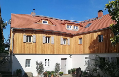 Schoenfeld-Weissig Apartment | Ferienwohnung Alte Post mit Terrasse, Kamin und Gartenblick