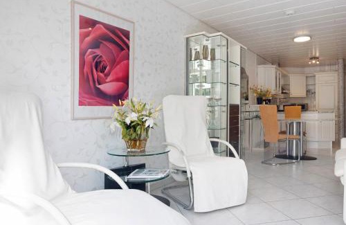 Salem Apartment | Ferienwohnung am Schlosssee