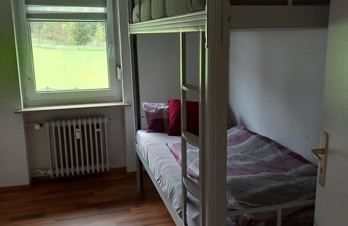 Bechhofen Apartment | Ferienwohnung am Waldrand mit Balkon und Garten