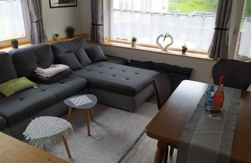 Nesselwaengle Apartment | Ferienwohnung Bergwiese mit Balkon und Bergblick