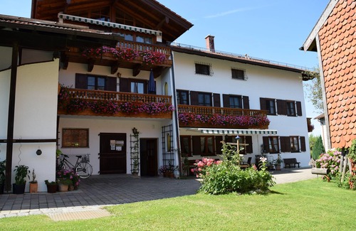 Rimsting Apartment | Ferienwohnung Bergblick 55 qm, mit Blick auf den Chiemsee