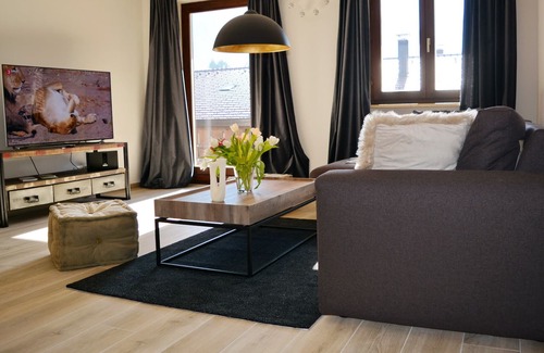 Marquartstein Apartment | Ferienwohnung Burgblick, 65 m² für 1-3 Personen, Wohnküche, Schlafzimmer, Dusch/wc, Wlan, Balkon